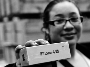 香港11日起发售iPhone 4S，4日开始预定