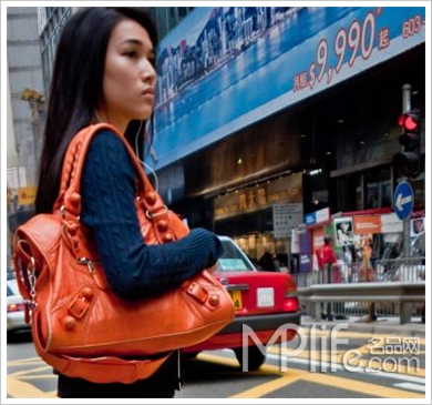 捕捉香港街头形形色色大牌包
