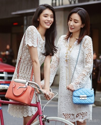 香港购物:初夏闺蜜符号!一起背粉彩色手袋 MIC
